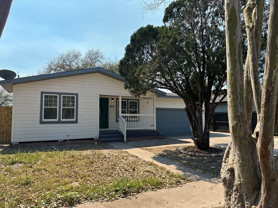4037 Barnes St in Corpus Christi, TX - Building Photo
