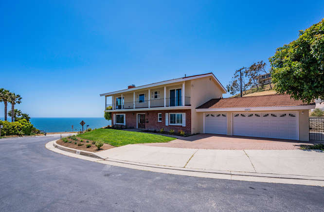 6169 La Gloria Dr, Unit 2RA in Malibu, CA - Building Photo