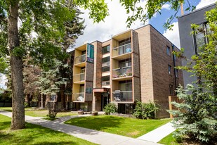 Sunalta 1626 Apartments in Calgary, AB - Building Photo