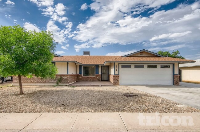 2612 E Glade Ave in Mesa, AZ - Foto de edificio - Building Photo