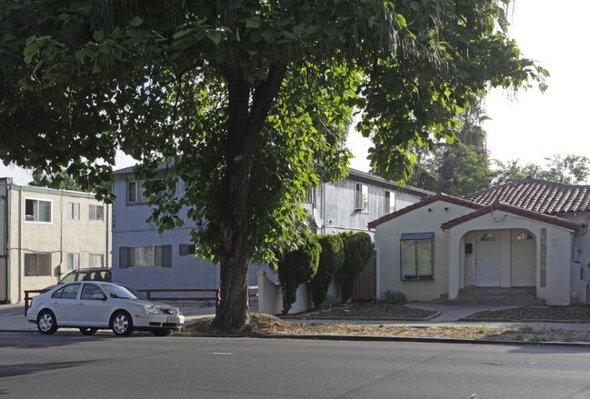 738 S 10th St in San Jose, CA - Foto de edificio - Building Photo