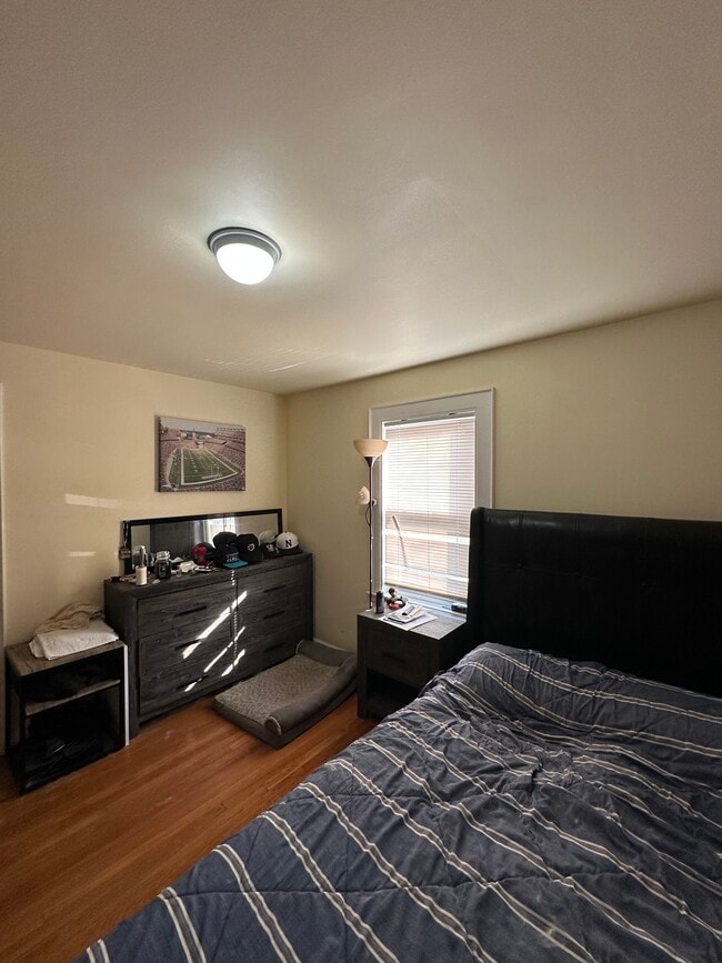 136 W Squantum St, Unit 1 in Quincy, MA - Building Photo - Building Photo