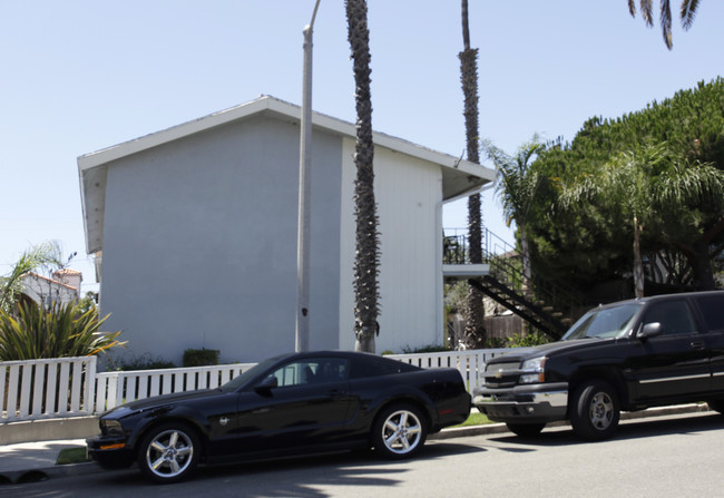 409 California St in Huntington Beach, CA - Foto de edificio - Building Photo