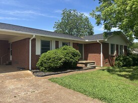 705 Grove Ave in Muscle Shoals, AL - Building Photo