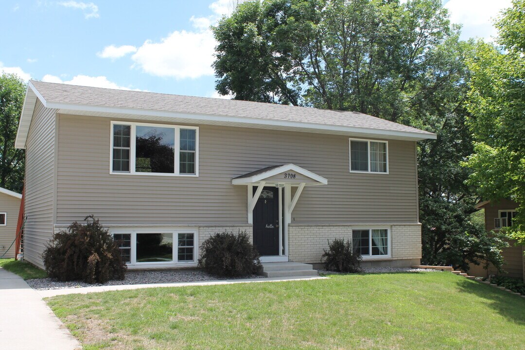 3708 Willow Heights Dr SW in Rochester, MN - Building Photo