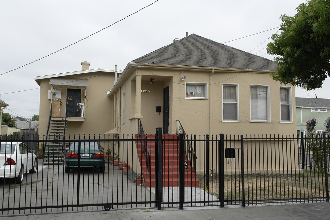 1225 83rd Ave in Oakland, CA - Building Photo