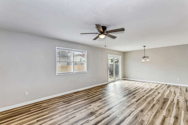 5743 E Ayesbury Cir in Wichita, KS - Building Photo - Building Photo