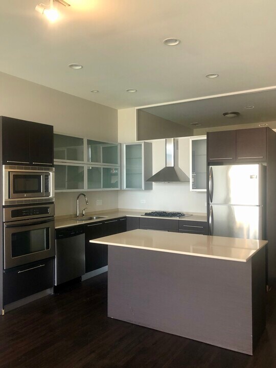 1154 W Madison St in Chicago, IL - Building Photo