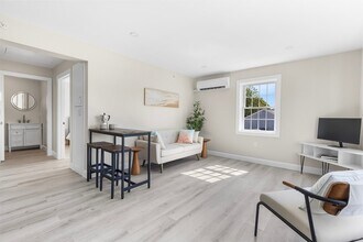 112 W Main St, Unit 2 in Barnstable, MA - Building Photo - Building Photo