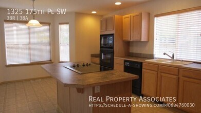 1325 175th Pl SW in Lynnwood, WA - Building Photo - Building Photo