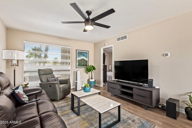 property at 13606 N Hamilton Dr