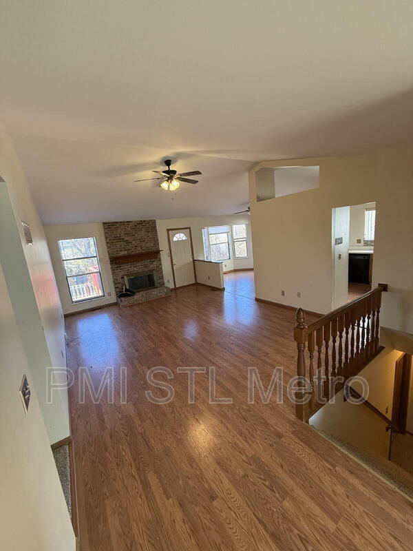 3865 Kentucky Derby Dr in Florissant, MO - Building Photo - Building Photo