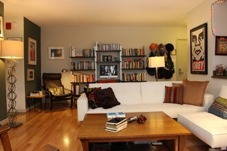 7333 New Hampshire Ave, Unit #420 in Takoma Park, MD - Foto de edificio - Building Photo