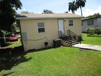 349 Cypress Ave in Pahokee, FL - Foto de edificio - Building Photo