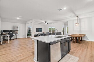 7619 Grenadine Bloom Bnd in Austin, TX - Building Photo - Building Photo