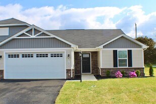 109 S Peak Dr in McGaheysville, VA - Building Photo