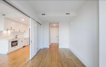 1211 Van St SE, Unit 405 in Washington, DC - Foto de edificio - Building Photo