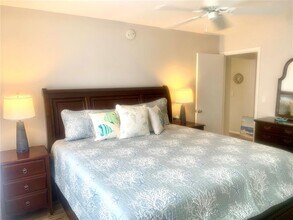 2310 Canalbluff Pl in Sarasota, FL - Building Photo - Building Photo