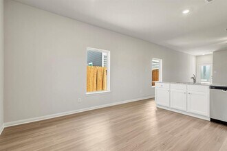 8210 Sunberry Shadow Dr in Houston, TX - Building Photo - Building Photo