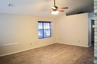 7805 Kincheon Ct in Austin, TX - Building Photo - Building Photo