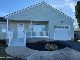 109 Westwood Dr in Toms River, NJ - Building Photo