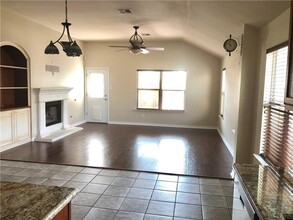 107 S Treasure Oaks Dr in Leander, TX - Building Photo - Building Photo