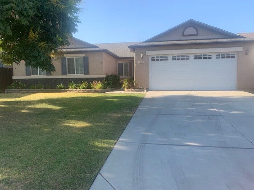 12109 Mezzadro Ave in Bakersfield, CA - Building Photo