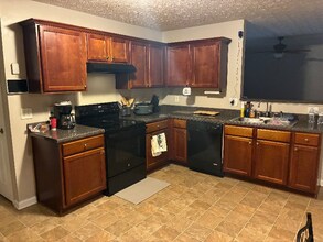 1098 Deshon Trail in Lithonia, GA - Building Photo - Building Photo