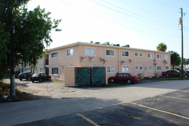 Glades On The Bay Apartments in North Miami Beach, FL - Foto de edificio - Building Photo