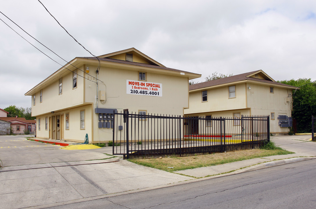 Merida Apartments in San Antonio, TX - Building Photo