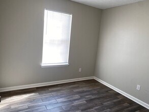 79 Iris Dr in Jackson, TN - Building Photo - Building Photo