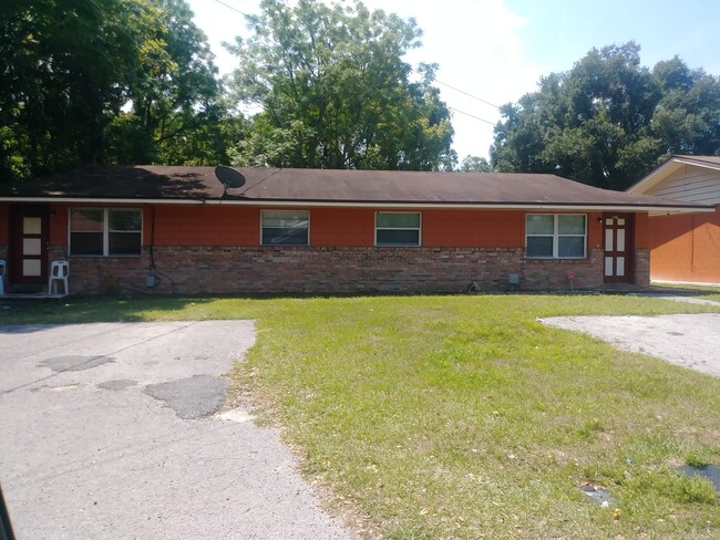 601 S Dixie Ave in Fruitland Park, FL - Building Photo - Building Photo