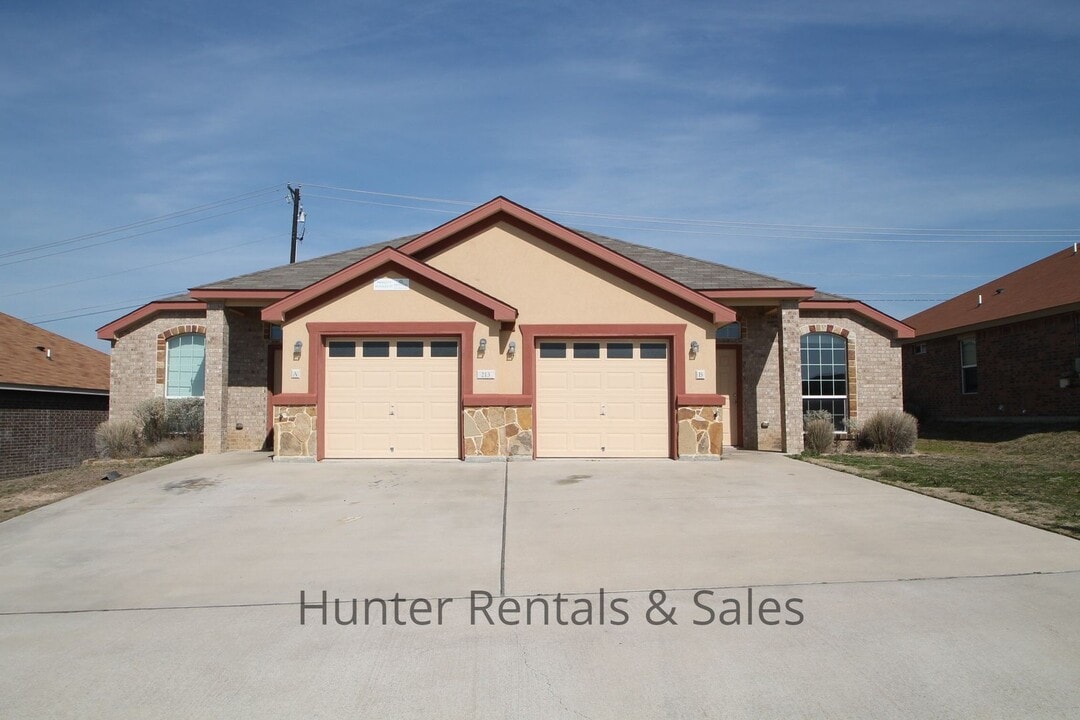 213 Study Hall Lp in Killeen, TX - Building Photo