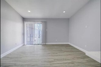 9550 Deering Dr in Houston, TX - Building Photo - Building Photo