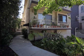 910 S Sherbourne Dr in Los Angeles, CA - Building Photo - Building Photo