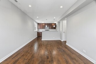 2553 W Summerdale Ave, Unit 2E in Chicago, IL - Building Photo - Building Photo
