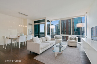 401 E Ontario St, Unit 38F in Chicago, IL - Building Photo - Building Photo