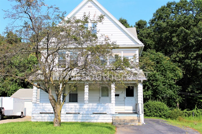 122 Derby Ave in Seymour, CT - Building Photo - Building Photo