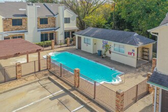 Highland Oaks in Duncanville, TX - Foto de edificio - Building Photo