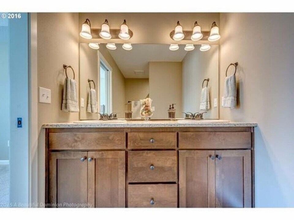 312 N 33rd Ct in Ridgefield, WA - Building Photo