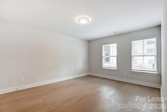 2308 Chamberlain Ave in Charlotte, NC - Foto de edificio - Building Photo