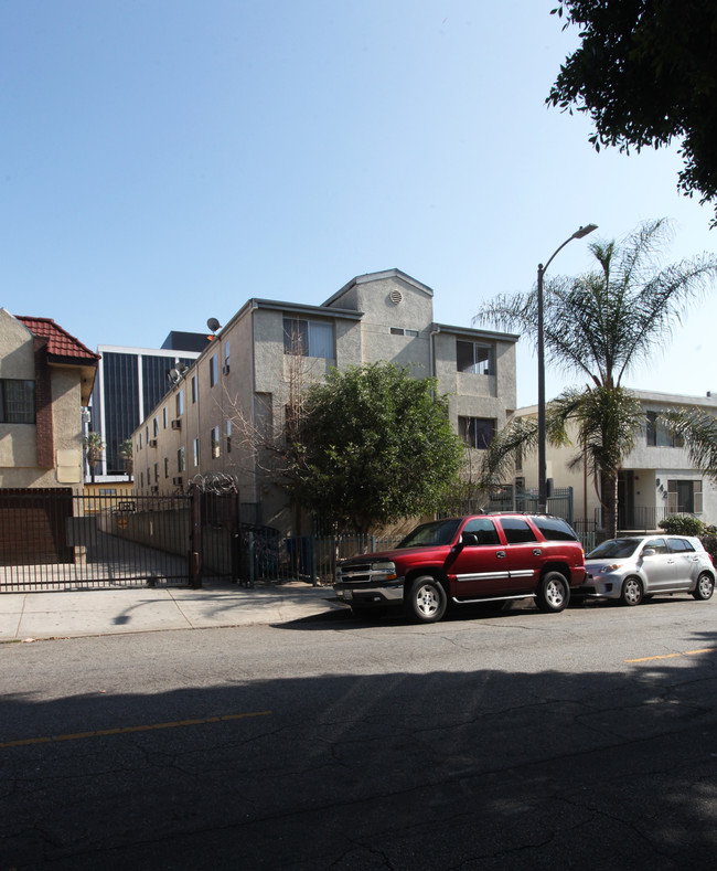 936 Burlington Ave in Los Angeles, CA - Foto de edificio - Building Photo