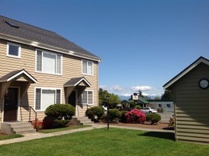 The Garden Court in Everett, WA - Foto de edificio - Building Photo