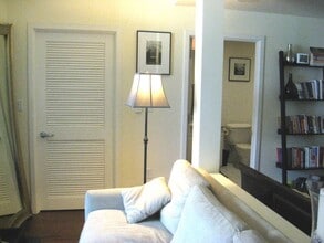 260 King St, Unit Junior Bedroom in San Francisco, CA - Building Photo - Building Photo