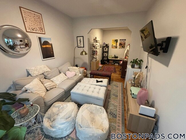 114 Willow St, Unit 3 in Cambridge, MA - Foto de edificio - Building Photo