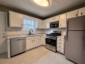 1050 Sand Wedge Cir in Kennesaw, GA - Building Photo