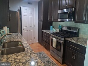 10018 Vanderbilt Cir, Unit 10 in Rockville, MD - Building Photo - Building Photo
