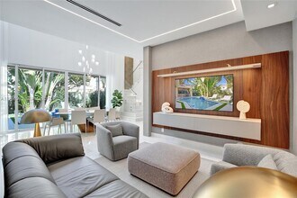 20824 NE 37th Ave in Aventura, FL - Building Photo - Building Photo