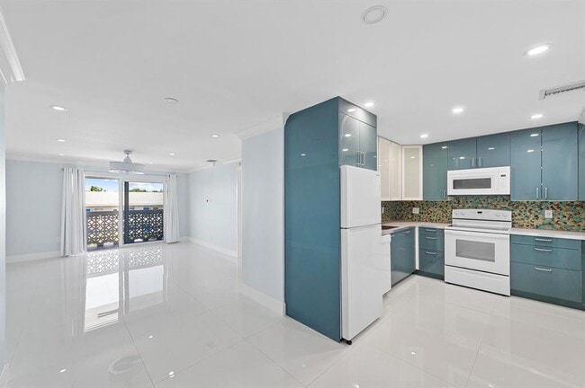 3220 Bayview Dr, Unit 302 in Fort Lauderdale, FL - Building Photo - Building Photo