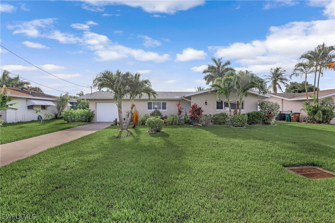 5129 York Ct in Cape Coral, FL - Foto de edificio